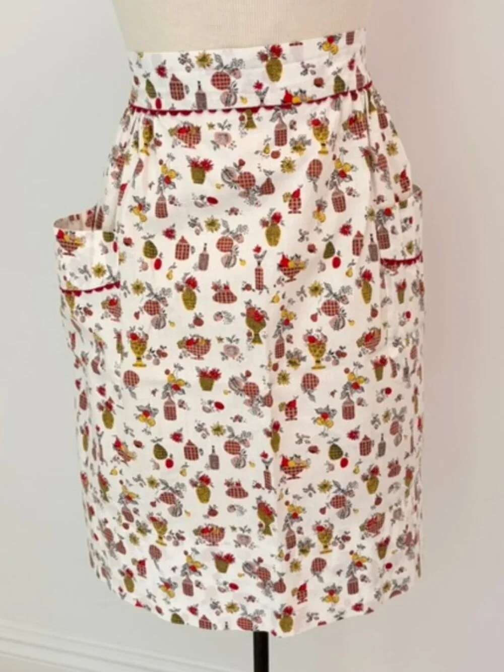 Vintage kitchen apron novelty fruit and floral pattern with red rick rack trim